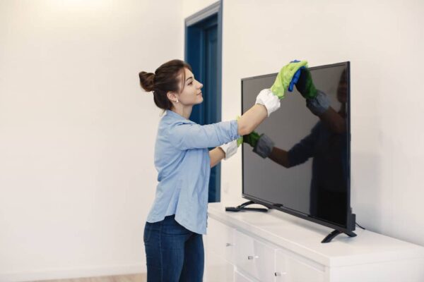 Clean an LCD TV Screen